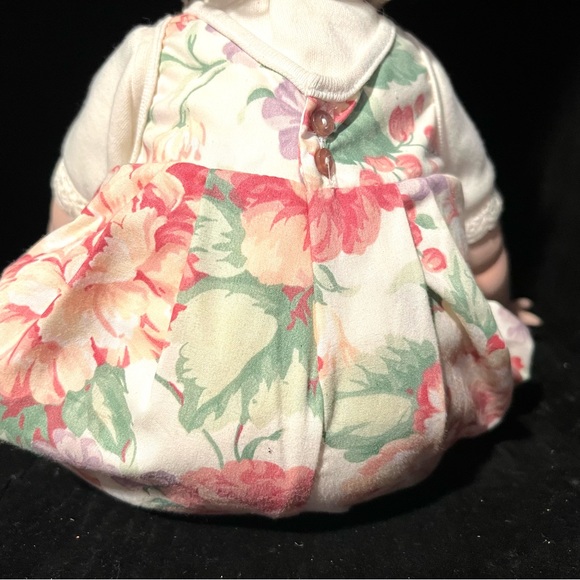 Hamilton Collection "Chelsea" Procelain Doll  1994. #0955D  in original Clothes - Picture 8 of 9